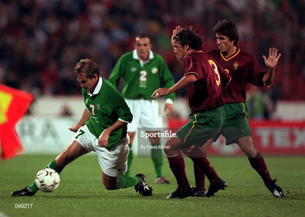 7 October 2000; Jason McAteer of Republic of Ireland in action against Portugal during the World Cup 2002 Qualification Group 2 match between Portugal and Republic of Ireland at Estádio da Luz in Lisbon, Portugal. Photo by David Maher/Sportsfile