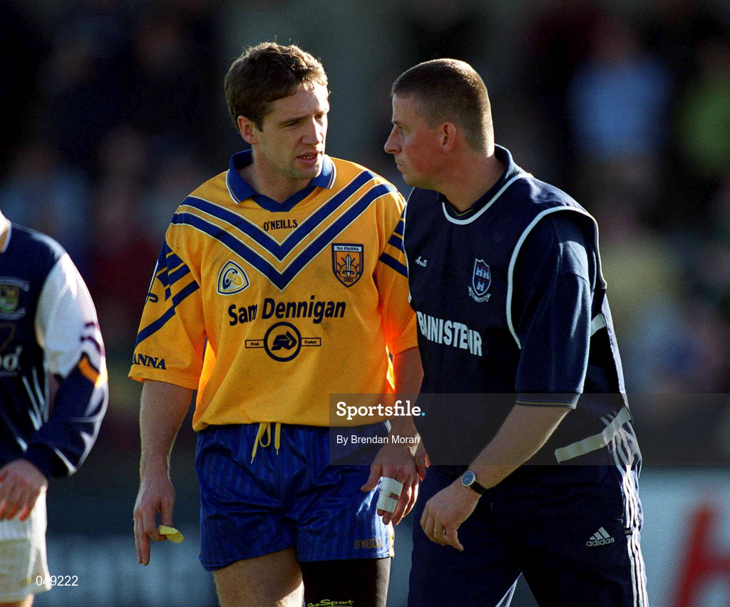 14 October 2000; Kieran McGeeney of Na Fianna, left, has words with manager Paul Caffrey during the Evening Herald Dublin Senior Football Championship Final match between Na Fianna and Kilmacud Crokes at Parnell Park in Dublin. Photo by Brendan Moran/Sportsfile