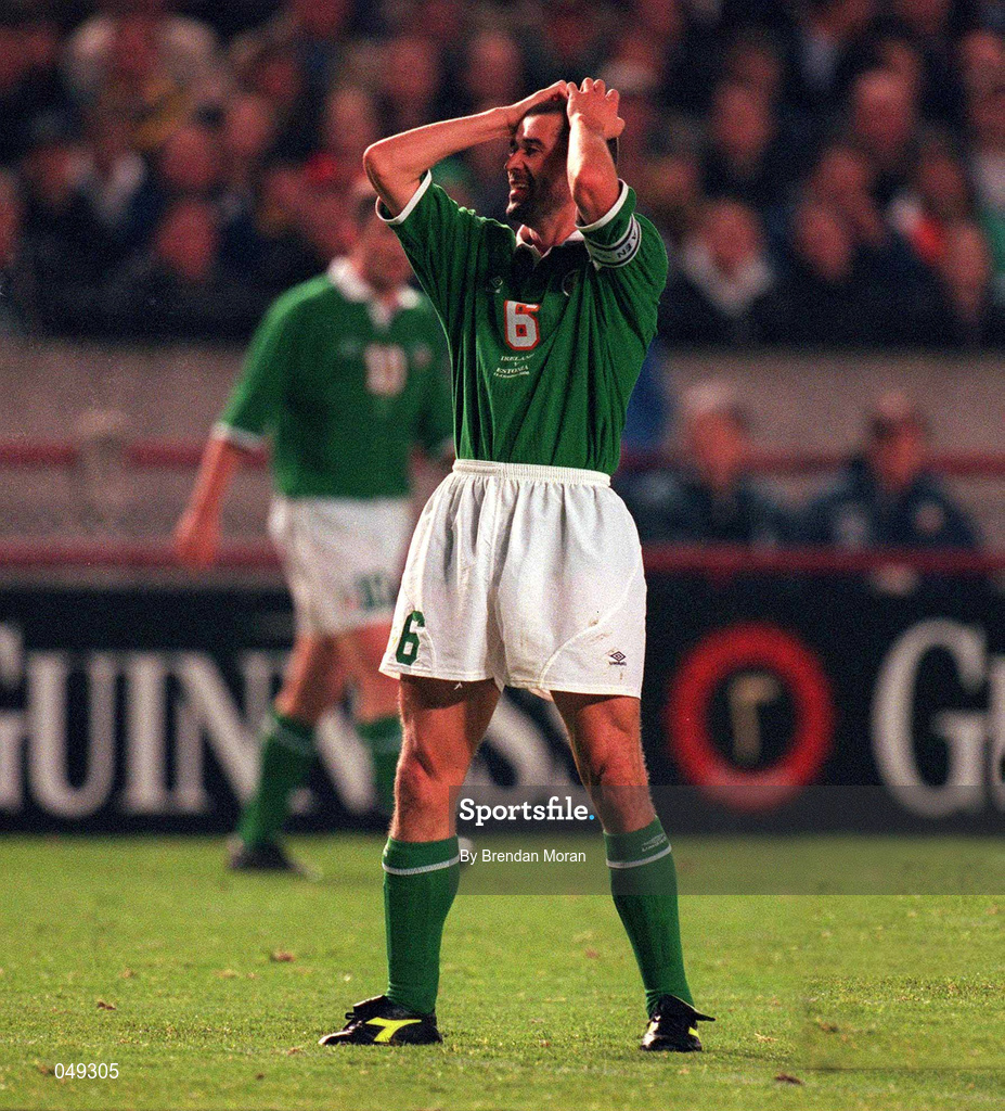 11 October 2000; Roy Keane of Republic of Ireland during the World Cup 2002 Qualification Group 2 match between Republic of Ireland and Estonia at Lansdowne Road in Dublin. Photo by Brendan Moran/Sportsfile