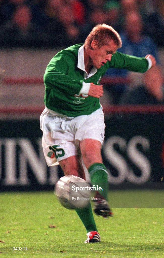 11 October 2000; Damien Duff of Republic of Ireland during the World Cup 2002 Qualification Group 2 match between Republic of Ireland and Estonia at Lansdowne Road in Dublin. Photo by Brendan Moran/Sportsfile
