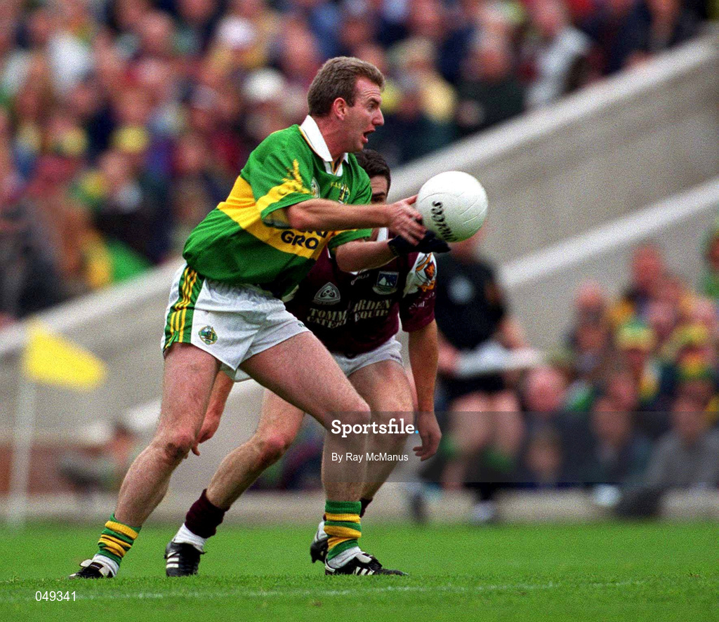 7 October 2000; Mike Hassett of Kerry during the Bank of Ireland All-Ireland Senior Football Championship Final Replay match between Kerry and Galway at Croke Park in Dublin. Photo by Ray McManus/Sportsfile