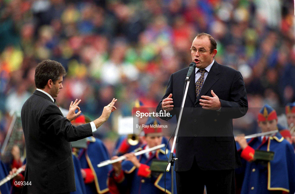 7 October 2000; Irish tenor singer Ronan Tynan performs during half-time of the Bank of Ireland All-Ireland Senior Football Championship Final Replay match between Kerry and Galway at Croke Park in Dublin. Photo by Ray McManus/Sportsfile