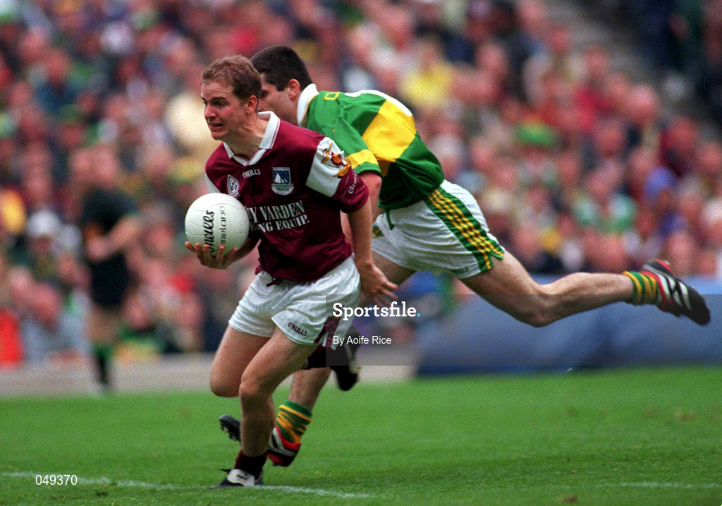 7 October 2000; Michael Donnellan of Galway in action against Tom O'Sullivan of Kerry during the Bank of Ireland All-Ireland Senior Football Championship Final Replay match between Kerry and Galway at Croke Park in Dublin. Photo by Aoife Rice/Sportsfile