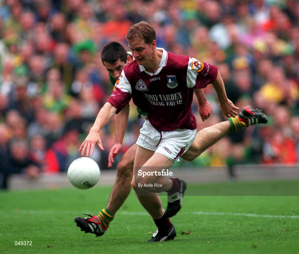 7 October 2000; Michael Donnellan of Galway in action against Tom O'Sullivan of Kerry during the Bank of Ireland All-Ireland Senior Football Championship Final Replay match between Kerry and Galway at Croke Park in Dublin. Photo by Aoife Rice/Sportsfile