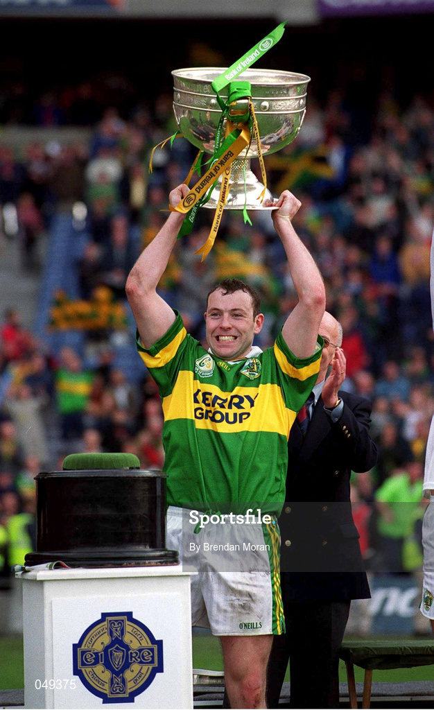 7 October 2000; Kerry captain Seamus Moynihan lifts the Sam Maguire Cup following his side's victory during the Bank of Ireland All-Ireland Senior Football Championship Final Replay match between Kerry and Galway at Croke Park in Dublin. Photo by Brendan Moran/Sportsfile