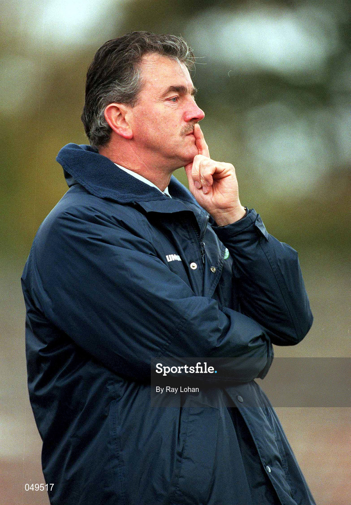 22 October 2000; Shamrock Rovers manager Damien Richardson during the Eircom League Premier Division match between UCD and Shamrock Rovers at Belfield Park in Dublin. Photo by Ray Lohan/Sportsfile