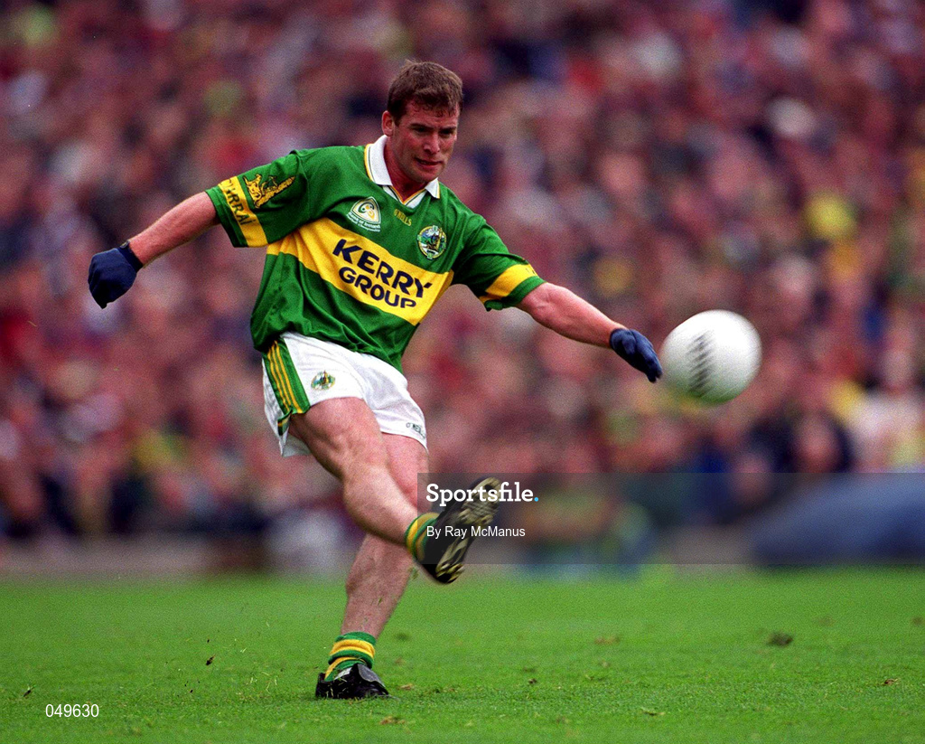 7 October 2000; Dara O'Cinneide of Kerry during the Bank of Ireland All-Ireland Senior Football Championship Final Replay match between Kerry and Galway at Croke Park in Dublin. Photo by Ray McManus/Sportsfile