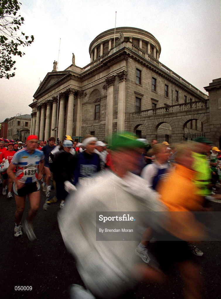 30 October 2000; A view of runners as they pass the Four Courts on Inns Quay during 2000 98FM Dublin City Marathon in Dublin. Photo by Brendan Moran/Sportsfile