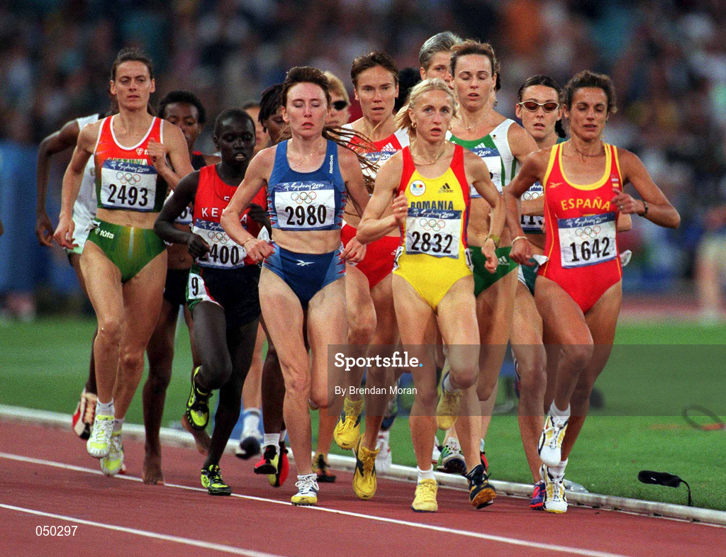 22 September 2000; Gabriela Szabo of Romania, yellow, leads the field on her way to winning the third heat of the Women's 5000m at Stadium Australia in the Sydney Olympic Park in Homebush Bay, Sydney, Australia. Photo by Brendan Moran/Sportsfile