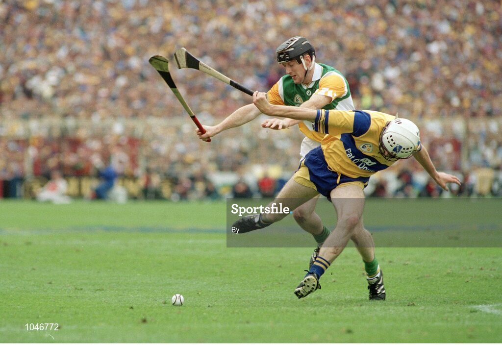 3 September 1995; Brian Whelahan, Offaly, in action against Ger O'Loughlin, Clare. All-Ireland Hurling Final. Clare v Offaly. Croke Park, Dublin. Picture credit; SPORTSFILE