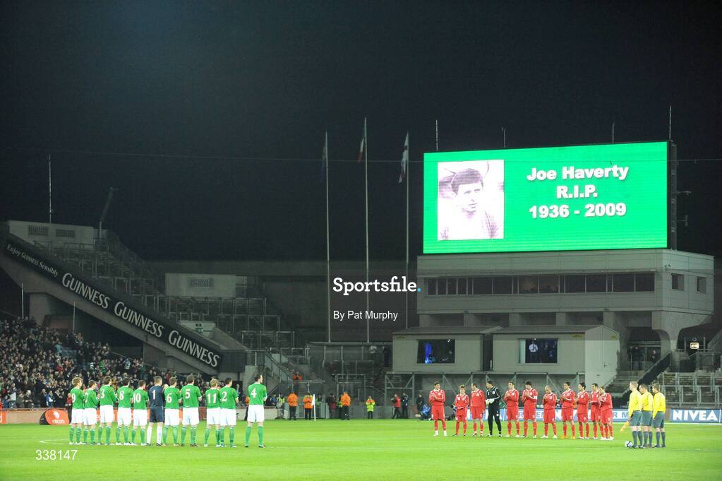 11 February 2009; The teams stand for a minute silence before the game. 2010 FIFA World Cup Qualifier, Republic of Ireland v Georgia. Croke Park, Dublin. Picture credit: Pat Murphy / SPORTSFILE