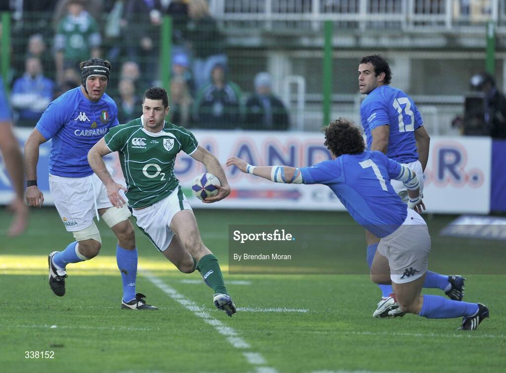 15 February 2009; Rob Kearney, Ireland, makes a break through the Italian defence. RBS Six Nations Championship, Italy v Ireland, Stadio Flaminio, Rome, Italy. Picture credit: Brendan Moran / SPORTSFILE