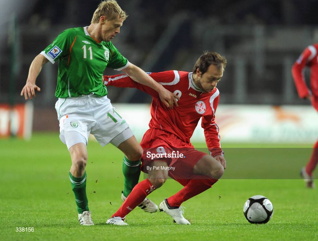 11 February 2009; Alexander Iashvili, Georgia, in action against Damien Duff, Republic of Ireland. 2010 FIFA World Cup Qualifier, Republic of Ireland v Georgia. Croke Park, Dublin. Picture credit: Pat Murphy / SPORTSFILE