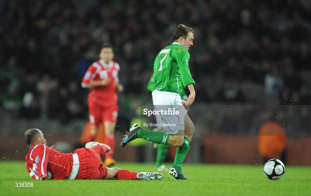11 February 2009; Aiden McGeady, Republic of Ireland, in action against Zurab Menteshashvili, Georgia. 2010 FIFA World Cup Qualifier, Republic of Ireland v Georgia, Croke Park, Dublin. Picture credit: Brian Lawless / SPORTSFILE