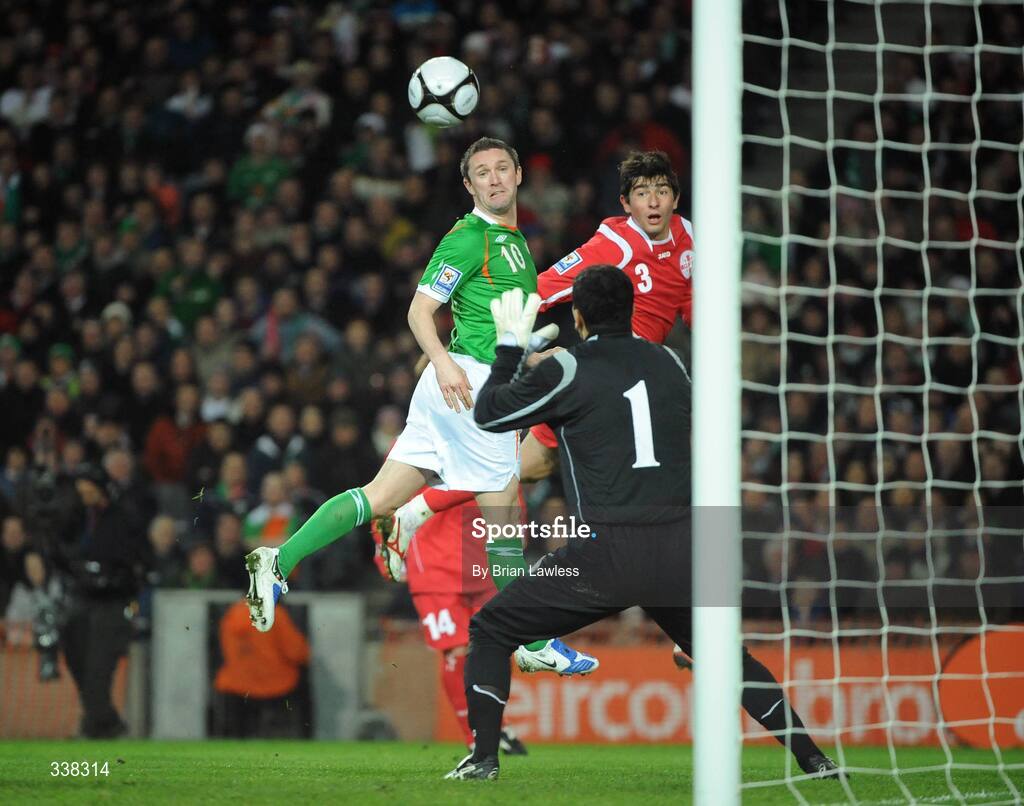 11 February 2009; Robbie Keane, Republic of Ireland, has a shot on goal despite the attentions of Ucha Lobjanidze, Georgia. 2010 FIFA World Cup Qualifier, Republic of Ireland v Georgia, Croke Park, Dublin. Picture credit: Brian Lawless / SPORTSFILE