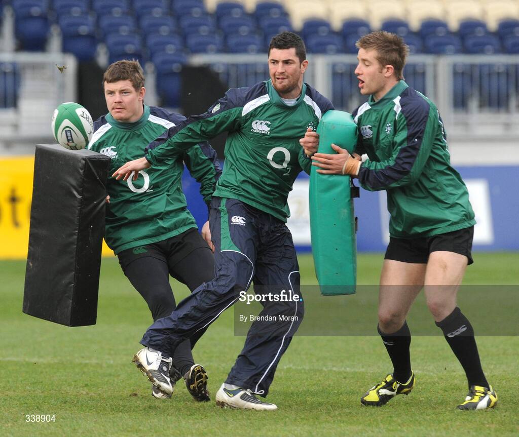 23 February 2009; Rob Kearney, centre, in action against Brian O'Driscoll and Luke Fitzgerald during Ireland rugby squad training ahead of their RBS Six Nations match against England next weekend. Ireland Rugby Squad Training, RDS, Dublin. Picture credit: Brendan Moran / SPORTSFILE