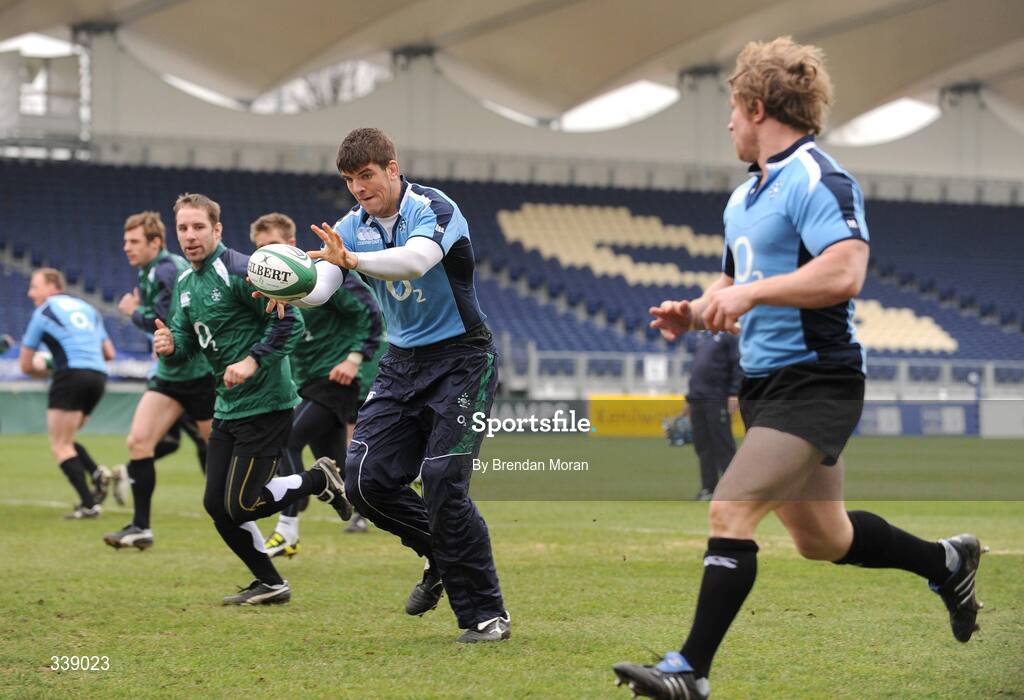 24 February 2009; Lock Donncha O'Callaghan catches a pass from team-mate Jerry Flannery during Ireland rugby squad training ahead of their RBS Six Nations game against England on Saturday. RDS, Dublin. Picture credit: Brendan Moran / SPORTSFILE