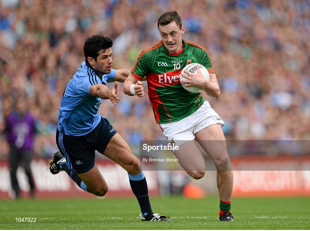 30 August 2015; Diarmuid O'Connor, Mayo, in action against Cian O'Sullivan, Dublin. GAA Football All-Ireland Senior Championship, Semi-Final, Dublin v Mayo, Croke Park, Dublin. Picture credit: Brendan Moran / SPORTSFILE