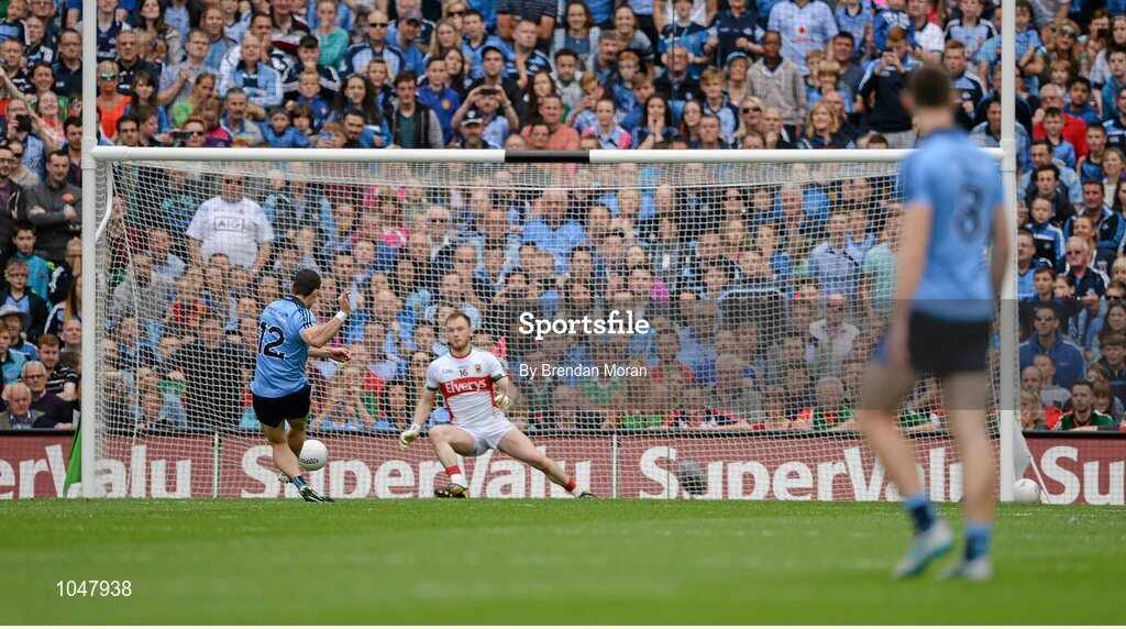 30 August 2015; Diarmuid Connolly, Dublin, scores his side's first goal from a penalty past Mayo goalkeeper Rob Hennelly. GAA Football All-Ireland Senior Championship, Semi-Final, Dublin v Mayo, Croke Park, Dublin. Picture credit: Brendan Moran / SPORTSFILE