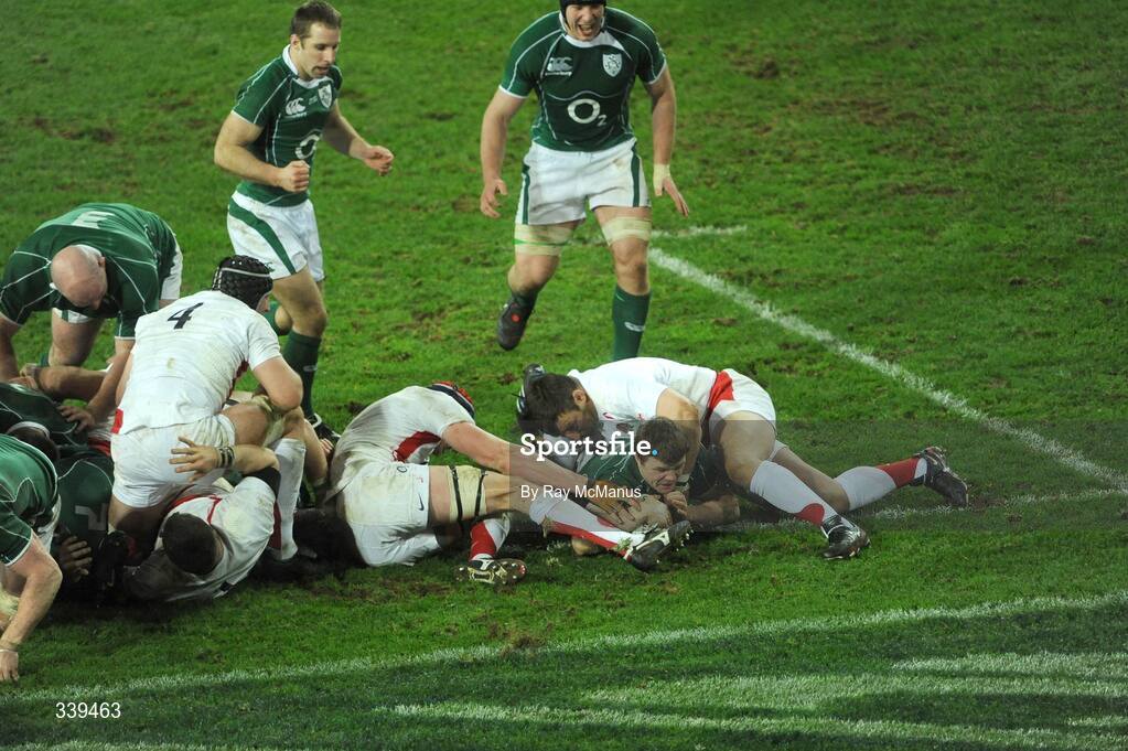 28 February 2009; Ireland's Brian O'Driscoll dives over to score a try. RBS Six Nations Rugby Championship, Ireland v England, Croke Park, Dublin. Picture credit: Ray McManus / SPORTSFILE