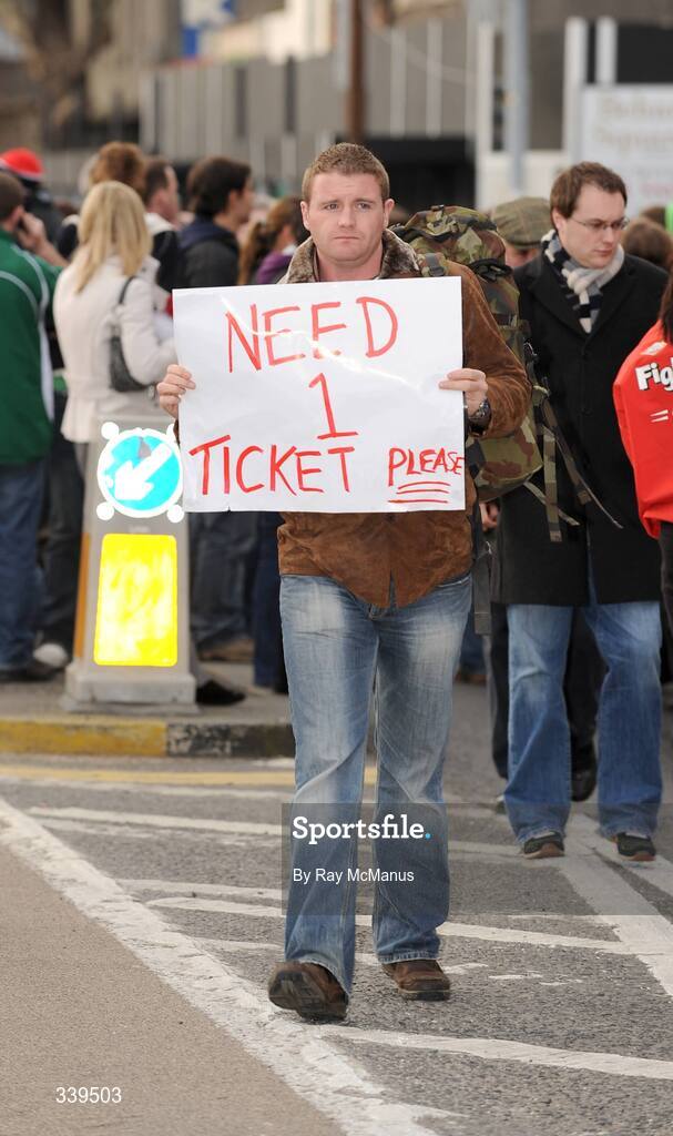 28 February 2009; A supporter on the look out for a ticket to the game. RBS Six Nations Rugby Championship, Ireland v England, Croke Park, Dublin. Picture credit: Ray McManus / SPORTSFILE