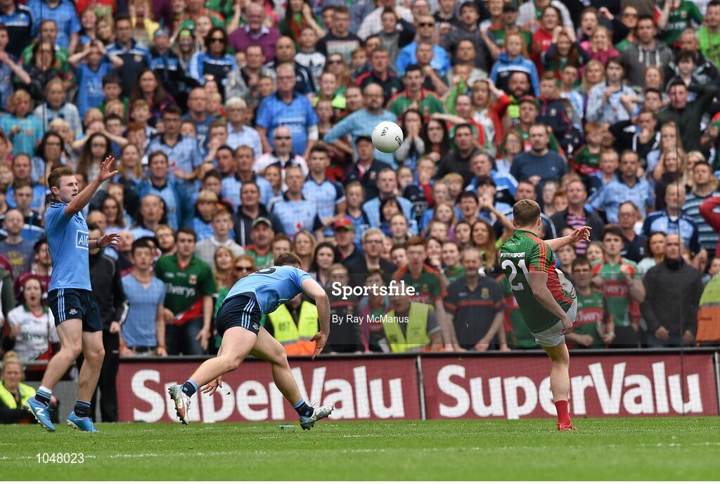 30 August 2015; Mayo's Andy Moran shoots past John Small and Jack McCaffrey, Dublin, to score a late point to level the game. GAA Football All-Ireland Senior Championship, Semi-Final, Dublin v Mayo, Croke Park, Dublin. Picture credit: Ray McManus / SPORTSFILE