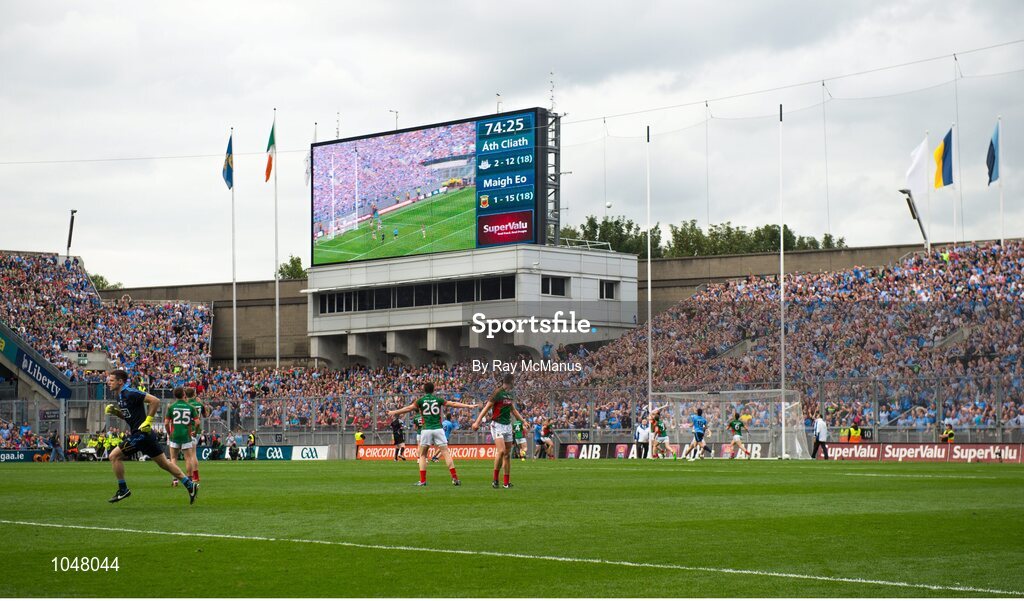 30 August 2015; Dublin goalkeeper Stephen Cluxton kicks a free, in the final minutes, wide. GAA Football All-Ireland Senior Championship, Semi-Final, Dublin v Mayo, Croke Park, Dublin. Picture credit: Ray McManus / SPORTSFILE