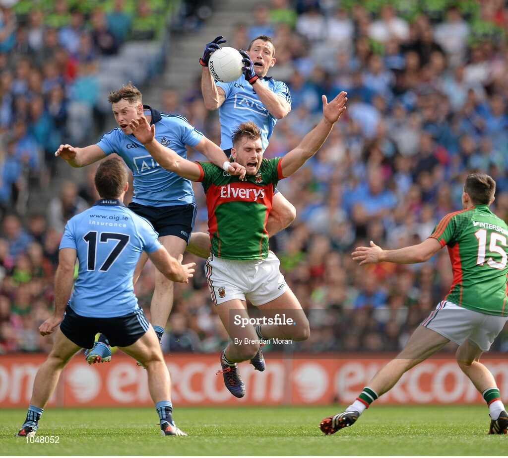 30 August 2015; Denis Bastick, Dublin, fields a kickout ahead of team-mate Philly McMahon, left, and Aidan O'Shea, Mayo. GAA Football All-Ireland Senior Championship, Semi-Final, Dublin v Mayo, Croke Park, Dublin. Picture credit: Brendan Moran / SPORTSFILE