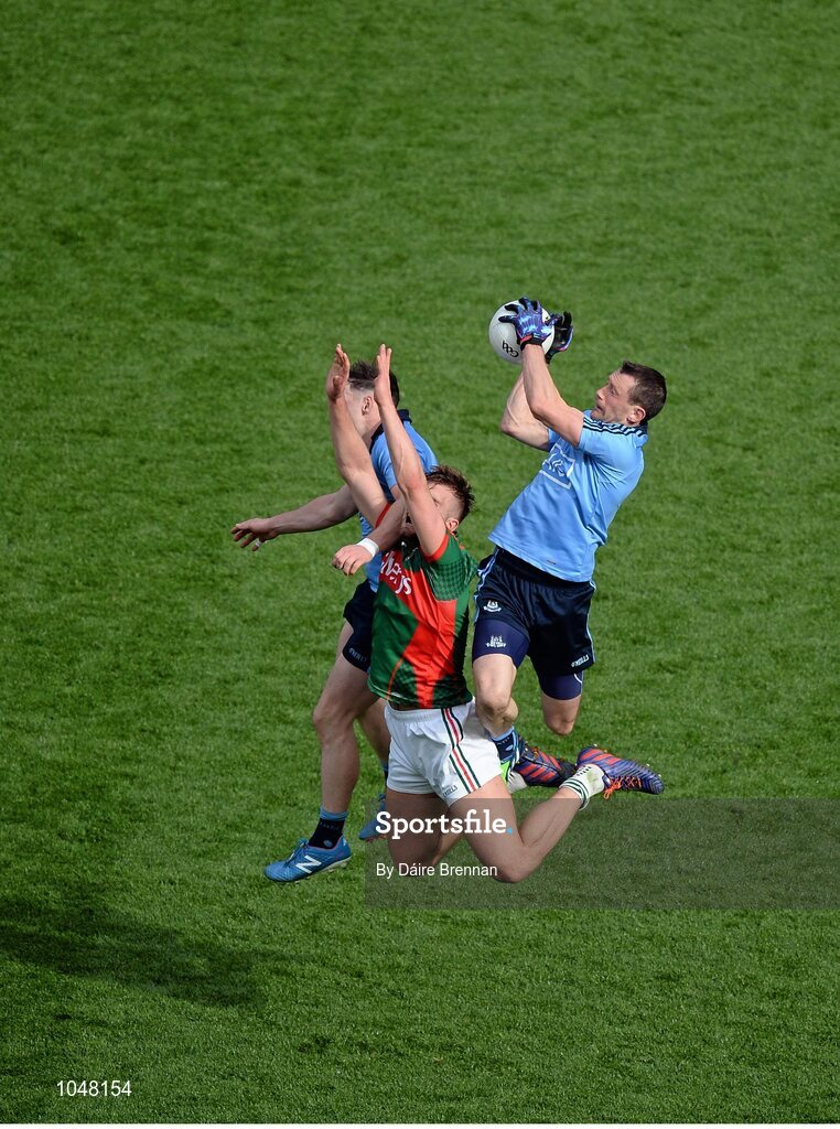 30 August 2015; Denis Bastick, right, and Philip McMahon, Dublin, in action against Aidan O'Shea, Mayo. GAA Football All-Ireland Senior Championship, Semi-Final, Dublin v Mayo, Croke Park, Dublin. Picture credit: Dáire Brennan / SPORTSFILE