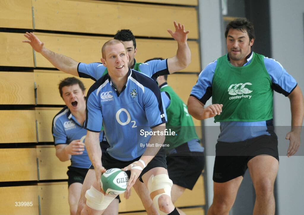 4 March 2009; Paul O'Connell in action against Rob Kearney and Tony Buckley, right, during Ireland squad training. UCC Mardyke Arena, Cork. Picture credit: Matt Browne / SPORTSFILE