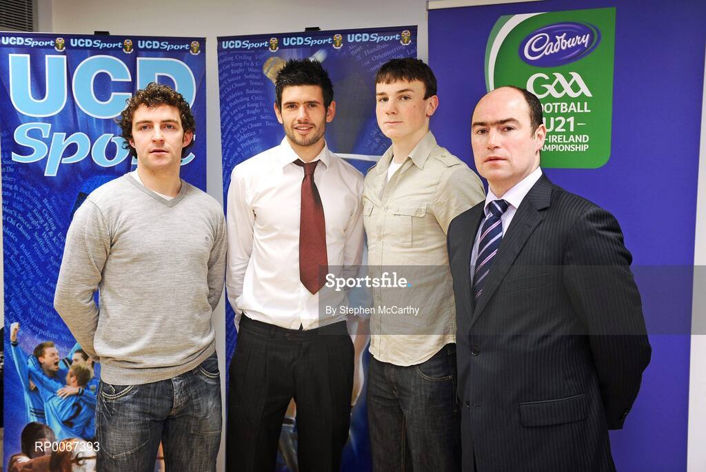 6 March 2009; Noel Delaney of Grant Thornton, right, with, from left, Pat Brady, Cavan, UCD Football Scholar, Cian O'Sullivan, Dublin, UCD Gaelic Football Scholar and member of the Kilmacud Crokes side who will take part in the All-Ireland Senior Club Football Championship Final on St. Patrick's Day in Croke Park, and Liam Rushe, Dublin, UCD Hurling Scholar, at the announcement of the UCD Sports Scholars. Sports Centre, University College Dublin, Belfield, Dublin. Picture credit: Stephen McCarthy / SPORTSFILE