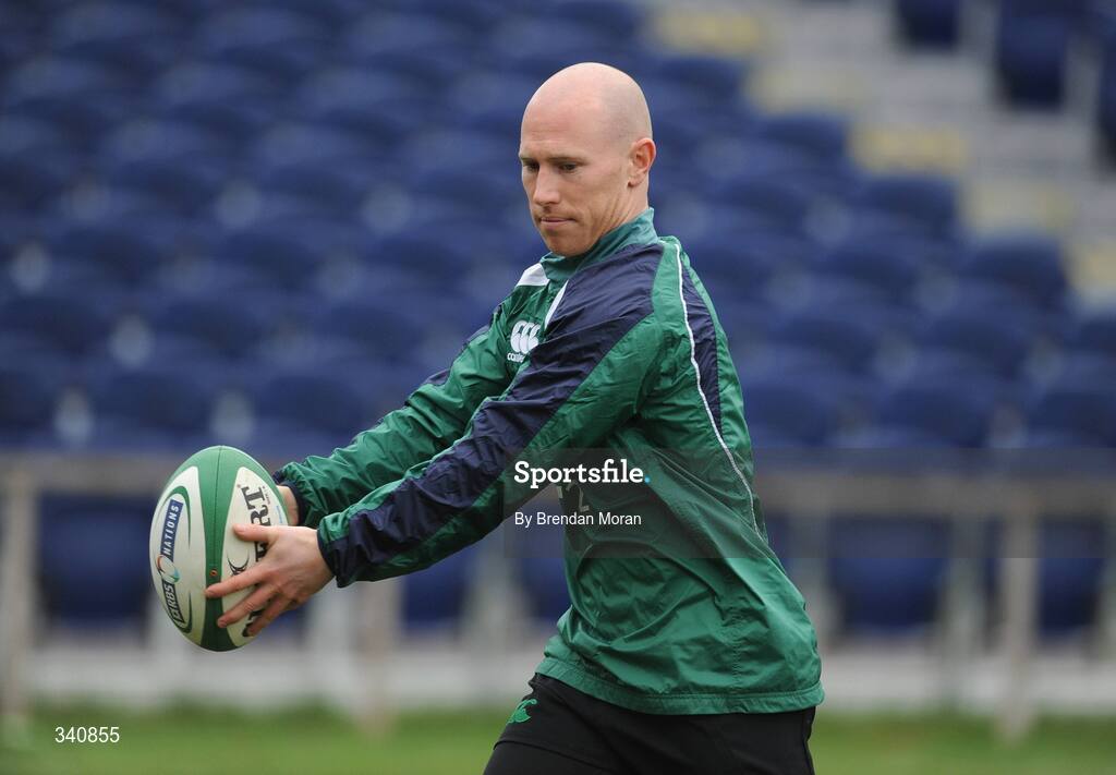 10 March 2009; Scrum-half Peter Stringer in action during Ireland rugby squad training. RDS, Dublin. Picture credit: Brendan Moran / SPORTSFILE