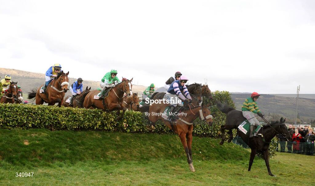 10 March 2009; A general view of the runners and riders during the Glenfarclas Cross Country Handicap Chase. Cheltenham Racing Festival, Prestbury Park, Cheltenham, Gloucestershire, England. Picture credit: Stephen McCarthy / SPORTSFILE