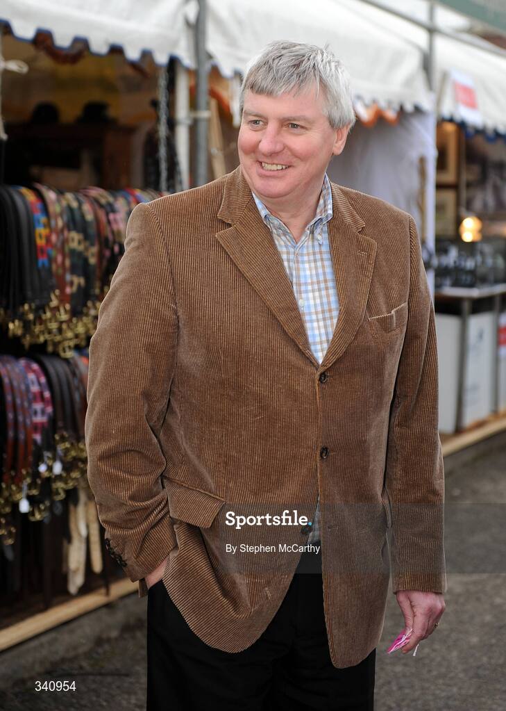 10 March 2009; RTE's Micheal Lyster ahead of the opening day of the Cheltenham Racing Festival 2009. Cheltenham Racing Festival, Prestbury Park, Cheltenham, Gloucestershire, England. Picture credit: Stephen McCarthy / SPORTSFILE