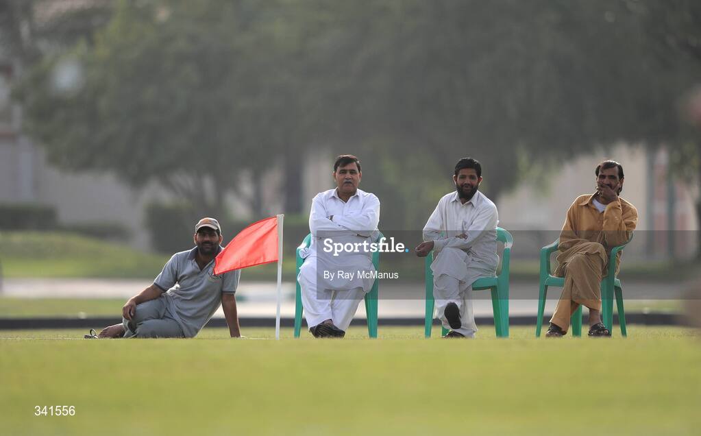 14 March 2009; Staff of the Ghantoot Racing and Polo Club watch the game. M Donnelly Interprovincial Hurling Final presented by Etihad Airways, Leinster v Connacht, Ghantoot Racing and Polo Club, Abu Dhabi, United Arab Emirates. Picture credit: Ray McManus / SPORTSFILE