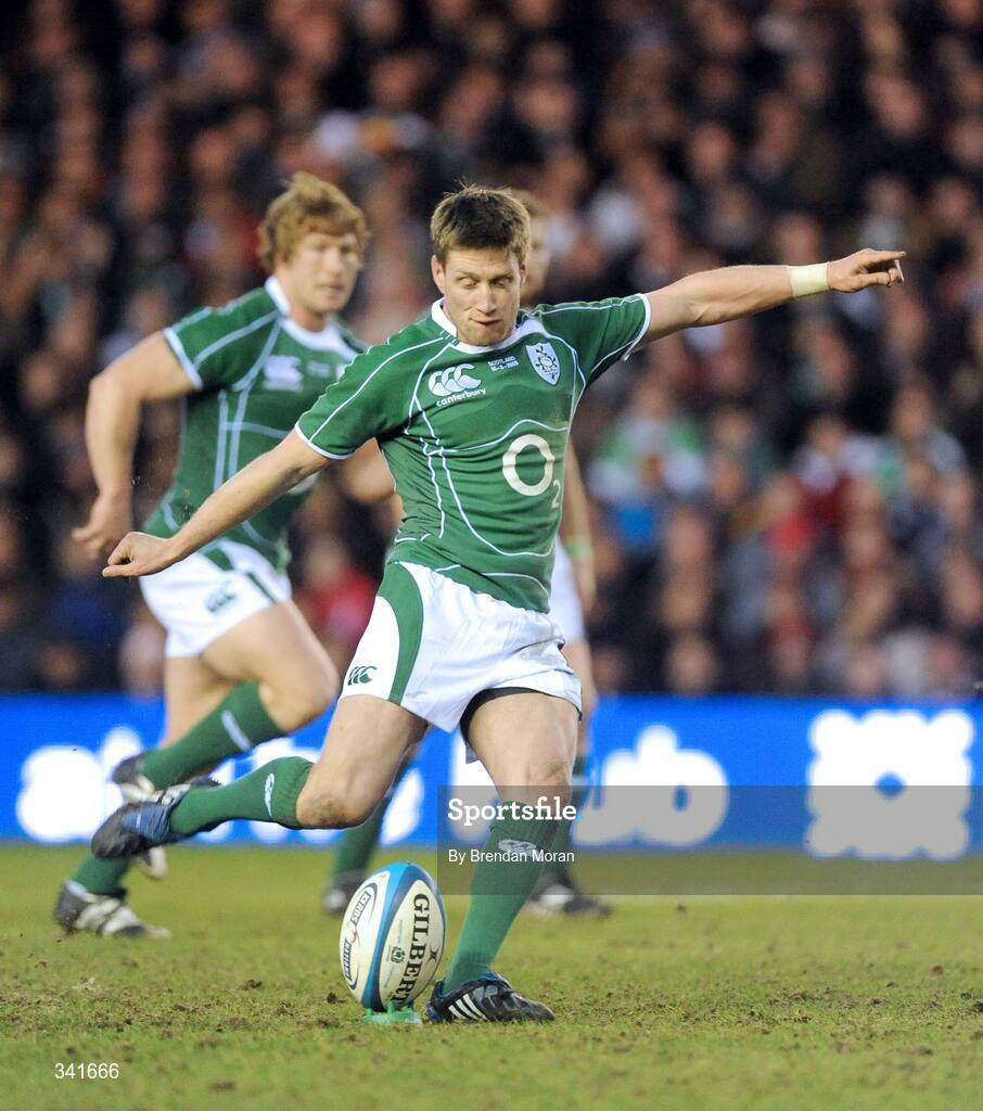 14 March 2009; Ronan O'Gara, Ireland, kicks a penalty in the second half. RBS Six Nations Championship, Scotland v Ireland, Murrayfield Stadium, Edinburgh, Scotland. Picture credit: Brendan Moran / SPORTSFILE