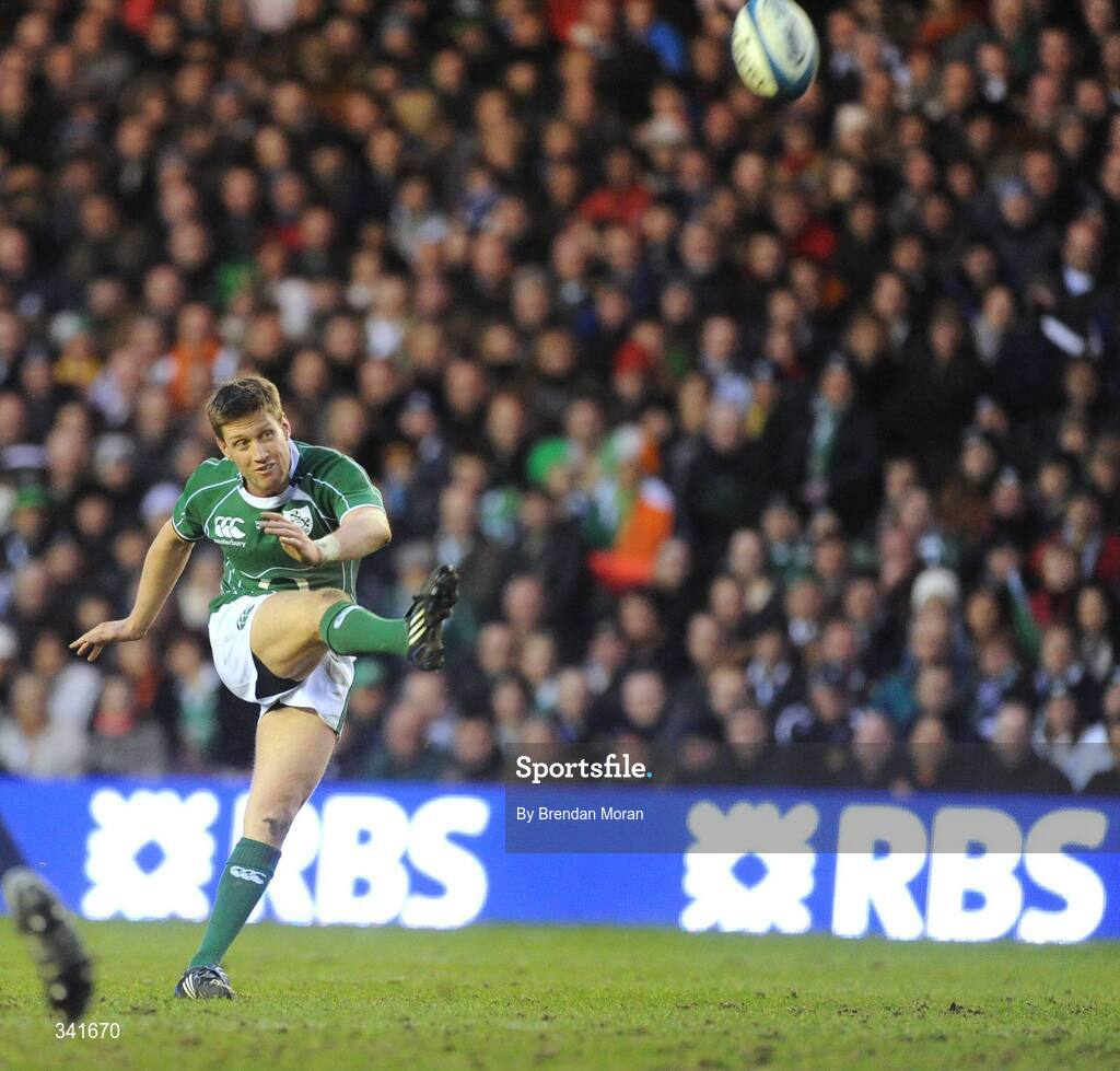 14 March 2009; Ronan O'Gara, Ireland, kicks a drop goal against Scotland. RBS Six Nations Championship, Scotland v Ireland, Murrayfield Stadium, Edinburgh, Scotland. Picture credit: Brendan Moran / SPORTSFILE