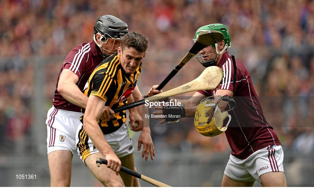 6 September 2015; Colin Fennelly, Kilkenny, loses his helmut under pressure from Aidan Harte, left, and David Burke, Galway. GAA Hurling All-Ireland Senior Championship Final, Kilkenny v Galway, Croke Park, Dublin. Picture credit: Brendan Moran / SPORTSFILE