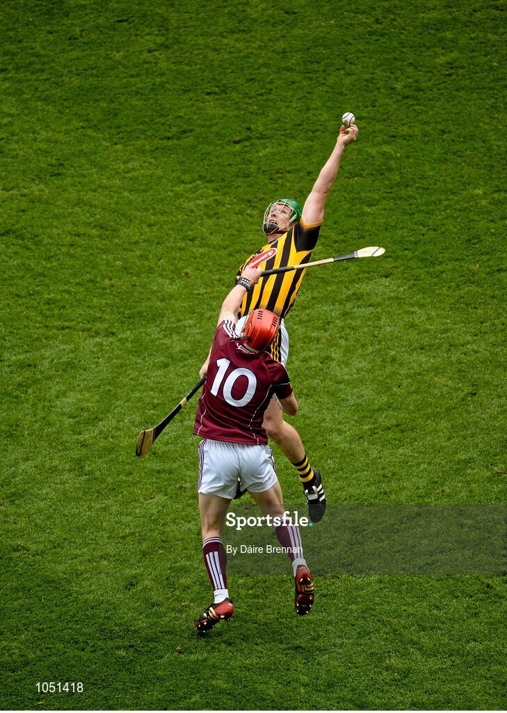 6 September 2015; Paul Murphy, Kilkenny, in action against Conor Whelan, Galway. GAA Hurling All-Ireland Senior Championship Final, Kilkenny v Galway, Croke Park, Dublin. Picture credit: Dáire Brennan / SPORTSFILE