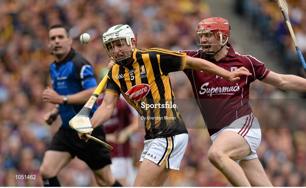 6 September 2015; Padraig Walsh, Kilkenny, in action against Joe Canning, Galway. GAA Hurling All-Ireland Senior Championship Final, Kilkenny v Galway, Croke Park, Dublin. Picture credit: Brendan Moran / SPORTSFILE