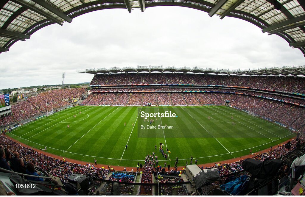 6 September 2015; Referee James Owens throws in the ball to start the game. GAA Hurling All-Ireland Senior Championship Final, Kilkenny v Galway, Croke Park, Dublin. Picture credit: Dáire Brennan / SPORTSFILE