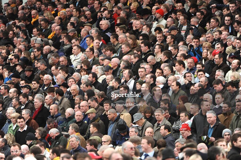 13 March 2009; A general view of the crowd ahead of the totesport Cheltenham Gold Cup Steeple Chase. Cheltenham Racing Festiva, Prestbury Park, Cheltenham, Gloucestershire, England. Picture credit: Stephen McCarthy / SPORTSFILE