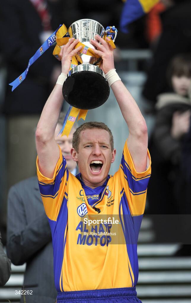 17 March 2009; Portumna captain Ollie Canning lifts the cup. AIB All-Ireland Senior Club Hurling Championship Final, Portumna, Co. Galway, v De La Salle, Waterford, Croke Park, Dublin. Picture credit: Ray McManus / SPORTSFILE