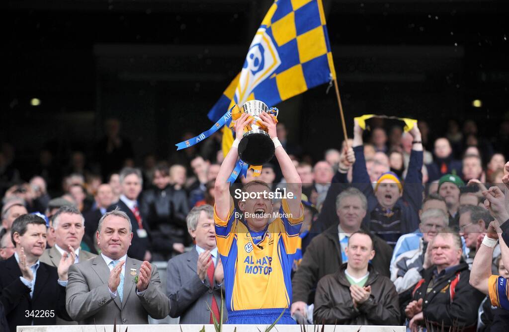 17 March 2009; Portumna captain Ollie canning lifts the Tommy Moore Cup. AIB All-Ireland Senior Club Hurling Championship Final, Portumna, Co. Galway v De La Salle, Waterford, Croke Park, Dublin. Picture credit: Brendan Moran / SPORTSFILE