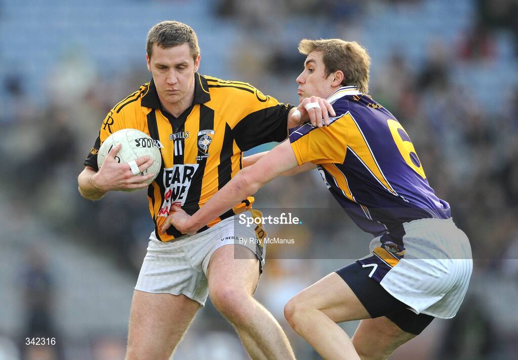 17 March 2009; John McEntee, Crossmaglen Rangers, in action against Paul Griffin, Kilmacud Crokes. AIB All-Ireland Senior Club Football Championship Final, Crossmaglen Rangers, Co. Armagh, v Kilmacud Crokes, Dublin. Croke Park, Dublin. Picture credit: Ray McManus / SPORTSFILE