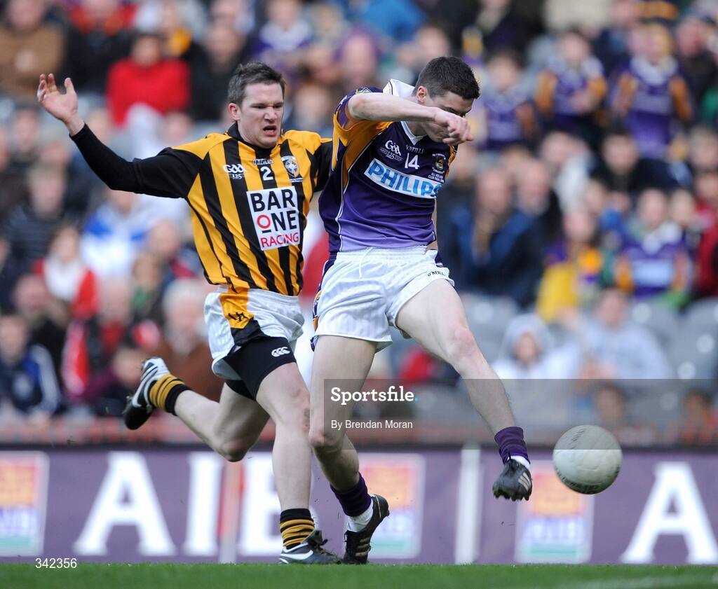 17 March 2009; Mark Davoren, Kilmacud Crokes, scores his side's first goal despite the attentions of Brendan McKeown, Crossmaglen Rangers. AIB All-Ireland Senior Club Football Championship Final, Crossmaglen Rangers, Co. Armagh v Kilmacud Croke, Dublin. Croke Park, Dublin. Picture credit: Brendan Moran / SPORTSFILE