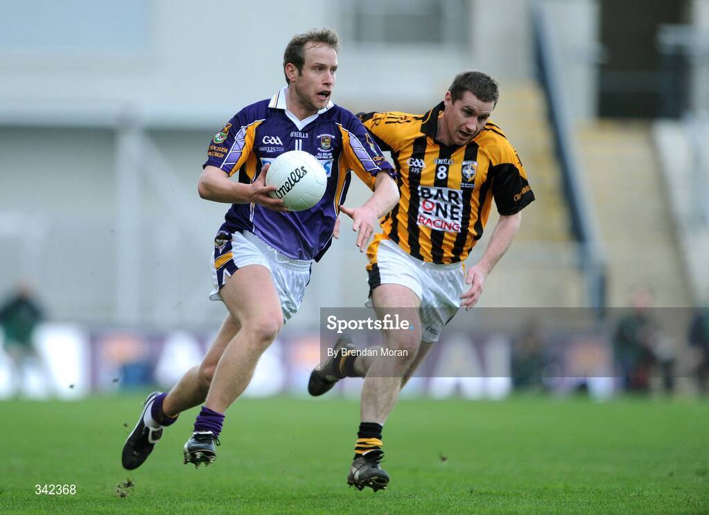 17 March 2009; Brian Kavanagh, Kilmacud Crokes, in action against Tony McEntee, Crossmaglen Rangers. AIB All-Ireland Senior Club Football Championship Final, Crossmaglen Rangers, Co. Armagh v Kilmacud Croke, Dublin. Croke Park, Dublin. Picture credit: Brendan Moran / SPORTSFILE