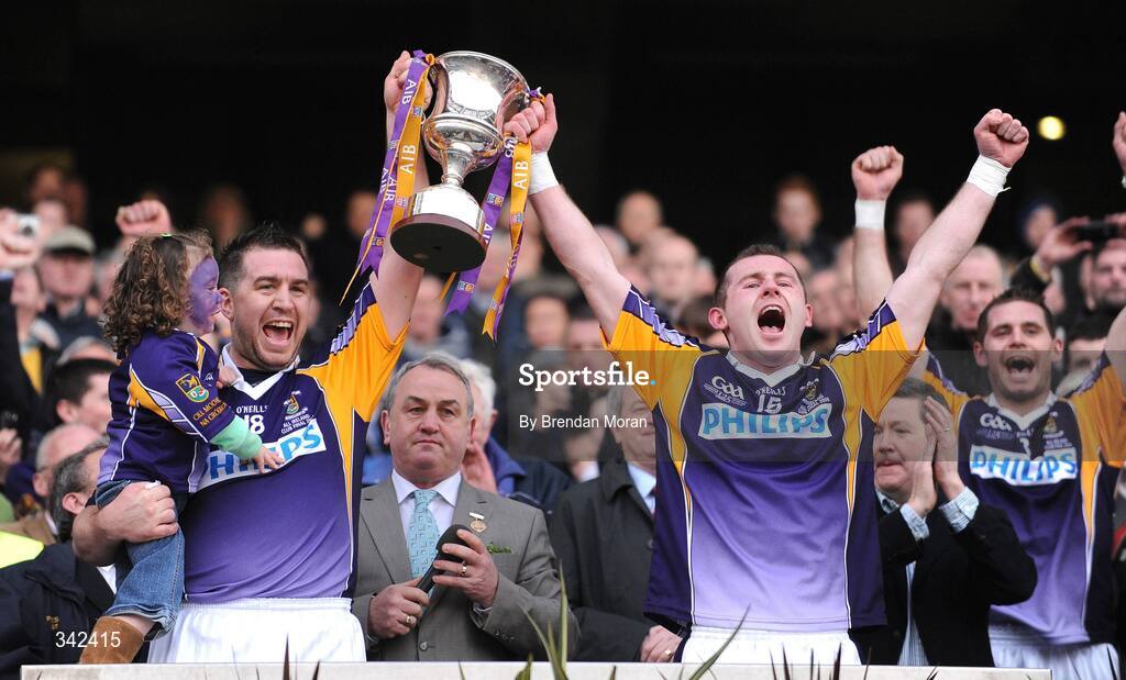 17 March 2009; Kilmacud Crokes captain Johnny Magee, holding his daughter Eabha, and Pat Burke, lift the Andy Merrigan Cup. AIB All-Ireland Senior Club Football Championship Final, Crossmaglen Rangers, Co. Armagh v Kilmacud Croke, Dublin. Croke Park, Dublin. Picture credit: Brendan Moran / SPORTSFILE