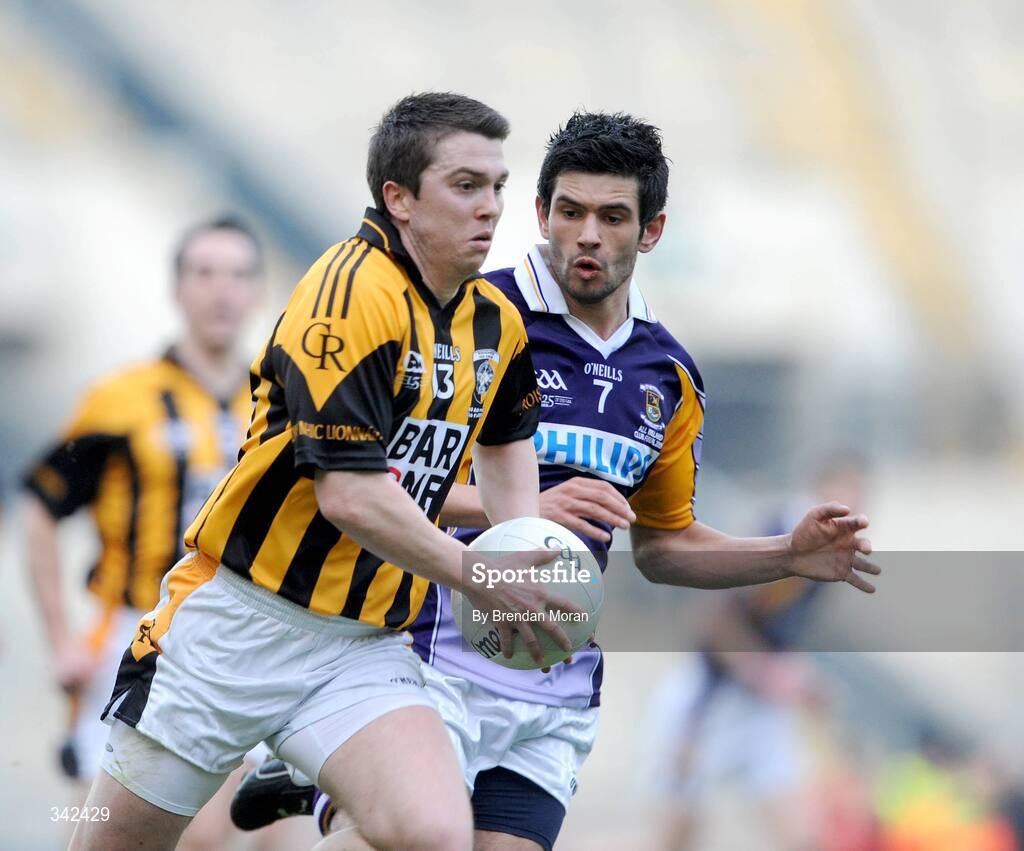 17 March 2009; Stephen Kernan, Crossmaglen Rangers, in action against Cian O'Sullivan, Kilmacud Crokes. AIB All-Ireland Senior Club Football Championship Final, Crossmaglen Rangers, Co. Armagh v Kilmacud Crokes, Dublin. Croke Park, Dublin. Picture credit: Brendan Moran / SPORTSFILE