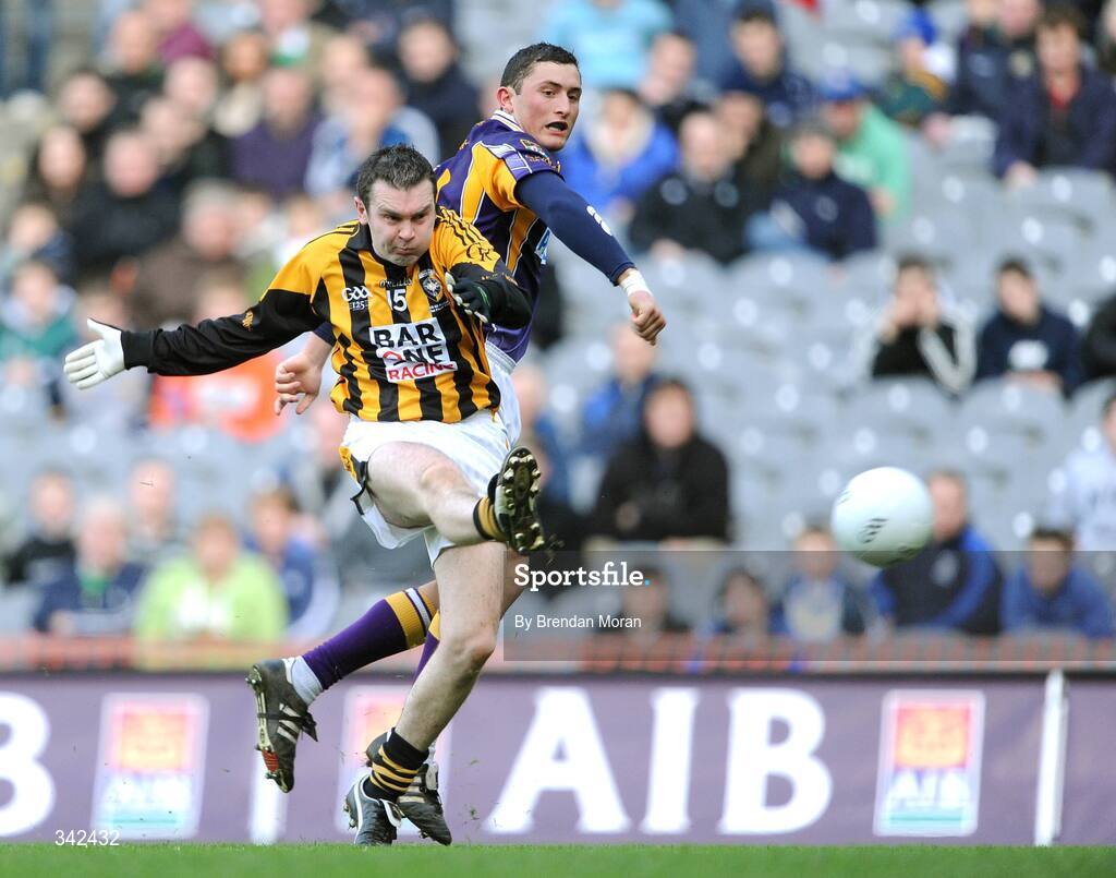 17 March 2009; Oisin McConville, Crossmaglen Rangers, in action against Ross O'Carroll, Kilmacud Crokes. AIB All-Ireland Senior Club Football Championship Final, Crossmaglen Rangers, Co. Armagh v Kilmacud Crokes, Dublin. Croke Park, Dublin. Picture credit: Brendan Moran / SPORTSFILE